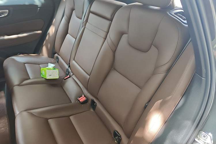 Used Volvo XC60 2021 T5 4x4 Smart Luxury Edition Interior 4