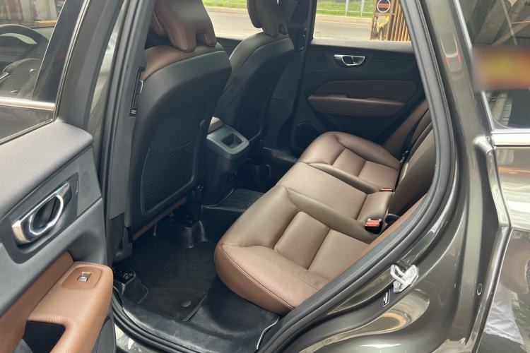 Used Volvo XC60 2021 T5 4x4 Smart Luxury Edition Interior 4