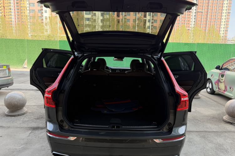 Used Volvo XC60 2021 T5 4x4 Smart Luxury Edition Interior 4