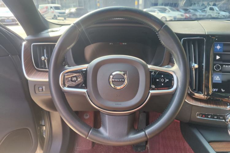 Used Volvo XC60 2021 T5 4x4 Smart Luxury Edition Interior 5
