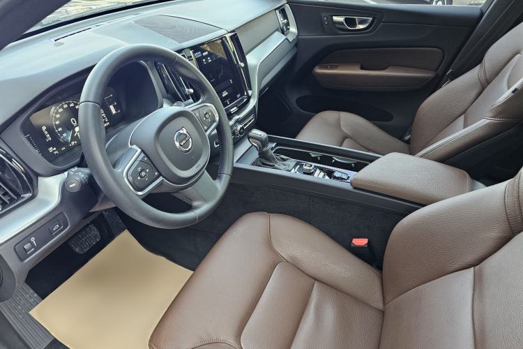 Used Volvo XC60 2021 T5 4x4 Smart Luxury Edition Interior 5