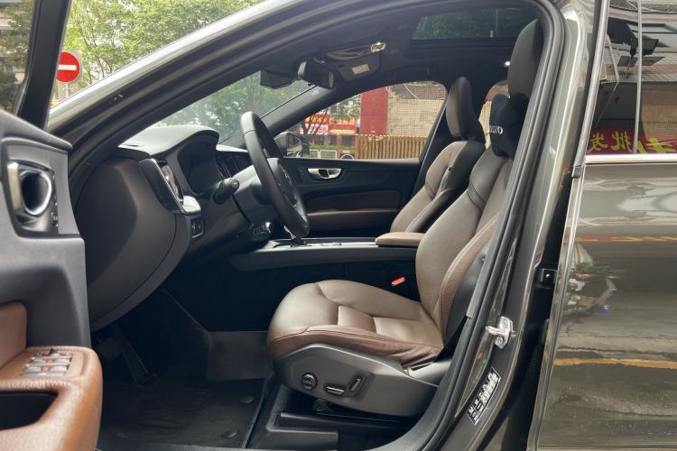 Used Volvo XC60 2021 T5 4x4 Smart Luxury Edition Interior 5