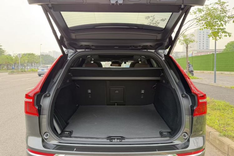 Used Volvo XC60 2021 T5 4x4 Smart Luxury Edition Interior 5