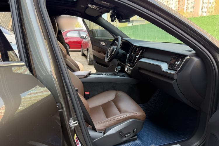 Used Volvo XC60 2021 T5 4x4 Smart Luxury Edition Interior 6