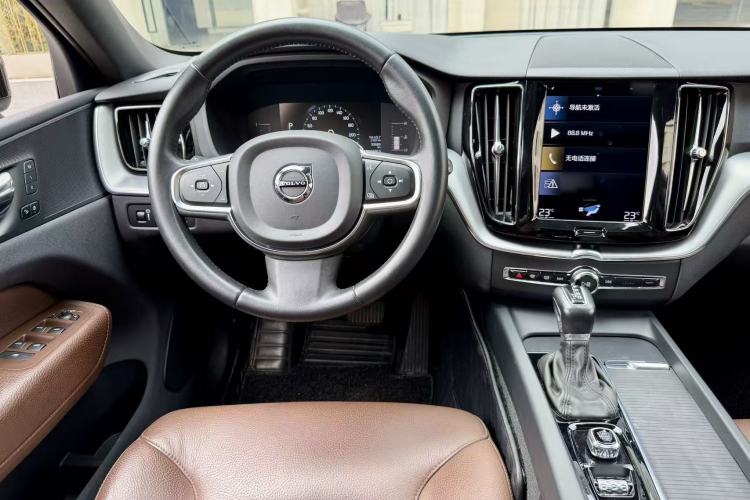 Used Volvo XC60 2021 T5 4x4 Smart Luxury Edition Interior 6
