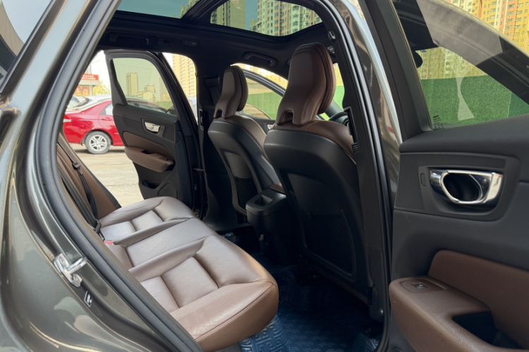 Used Volvo XC60 2021 T5 4x4 Smart Luxury Edition Interior 7