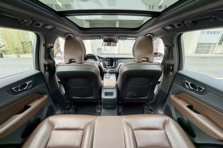 Used Volvo XC60 2021 T5 4x4 Smart Luxury Edition Interior 8