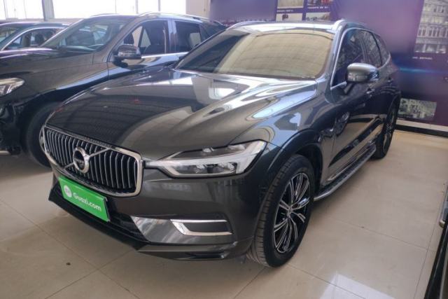 Ojetý Volvo XC60 2021 T5 4x4 Smart Luxury Edition