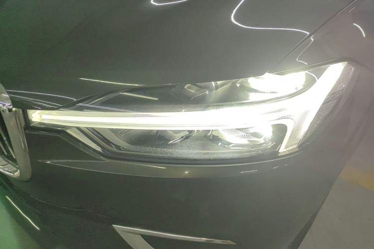 Used Volvo XC60 2021 T5 4x4 Smart Luxury Edition Left Front Headlight