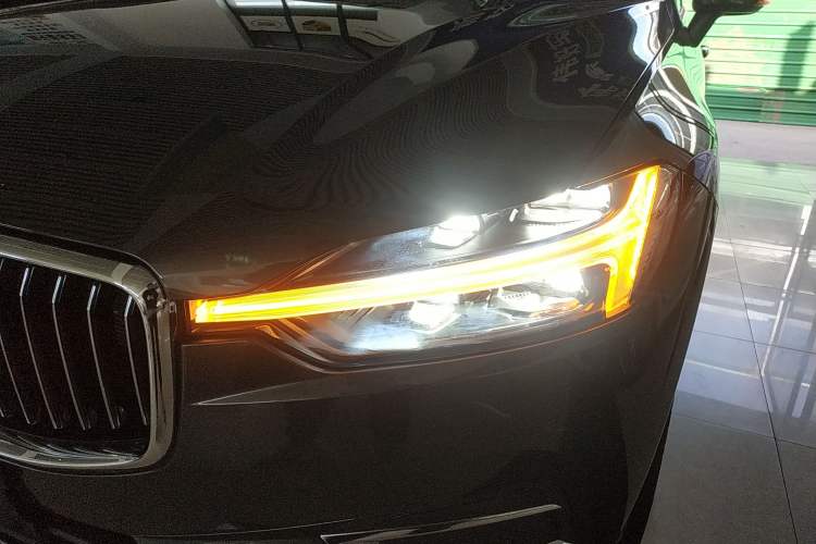 Used Volvo XC60 2021 T5 4x4 Smart Luxury Edition Left Front Headlight