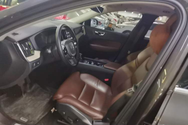 Used Volvo XC60 2021 T5 4x4 Smart Luxury Edition Left Front Seat