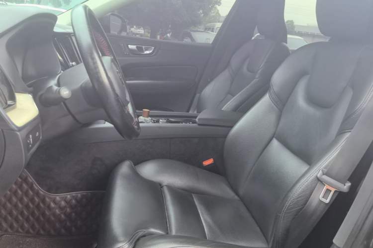 Used Volvo XC60 2021 T5 4x4 Smart Luxury Edition Left Front Seat