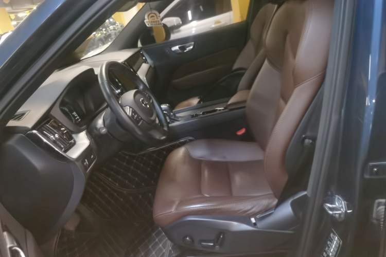 Used Volvo XC60 2021 T5 4x4 Smart Luxury Edition Left Front Seat