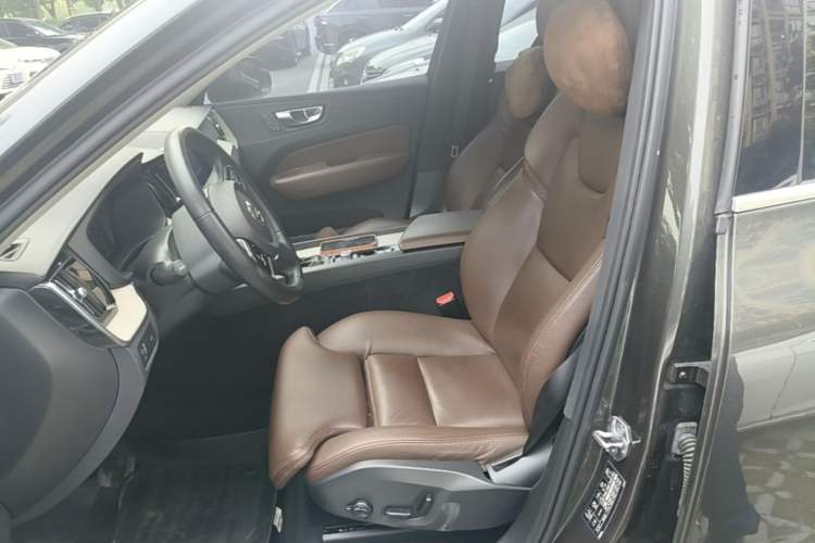 Used Volvo XC60 2021 T5 4x4 Smart Luxury Edition Left Front Seat