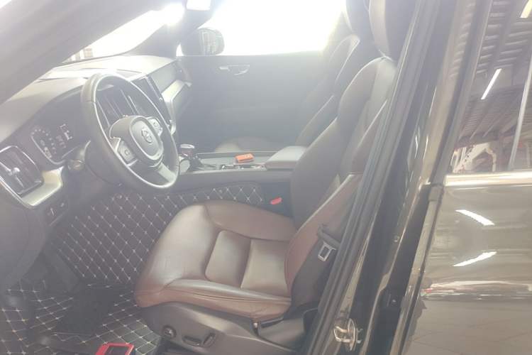 Used Volvo XC60 2021 T5 4x4 Smart Luxury Edition Left Front Seat