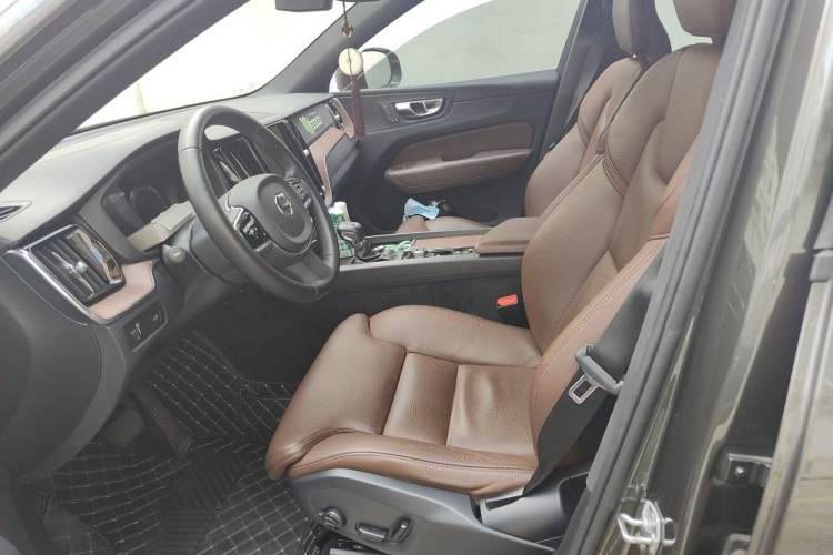 Used Volvo XC60 2021 T5 4x4 Smart Luxury Edition Left Front Seat