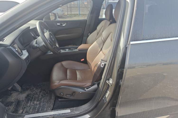 Used Volvo XC60 2021 T5 4x4 Smart Luxury Edition Left Front Seat