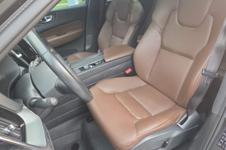 Used Volvo XC60 2021 T5 4x4 Smart Luxury Edition Left Front Seat