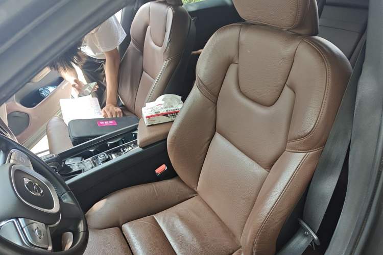 Used Volvo XC60 2021 T5 4x4 Smart Luxury Edition Left Front Seat