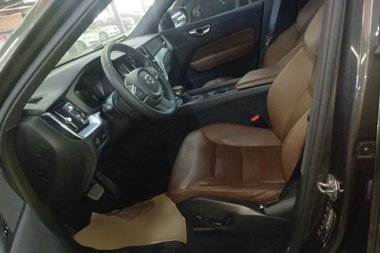 Used Volvo XC60 2021 T5 4x4 Smart Luxury Edition Left Front Seat