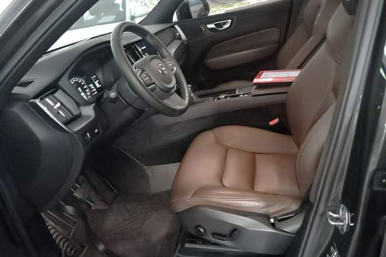 Used Volvo XC60 2021 T5 4x4 Smart Luxury Edition Left Front Seat