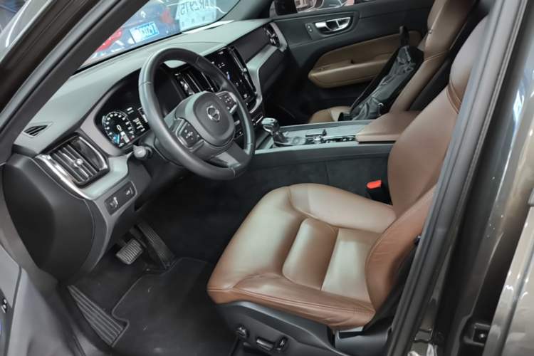 Used Volvo XC60 2021 T5 4x4 Smart Luxury Edition Left Front Seat