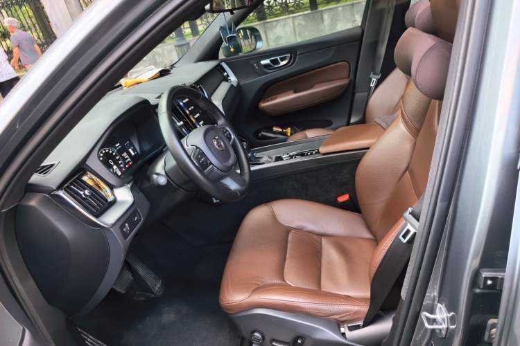 Used Volvo XC60 2021 T5 4x4 Smart Luxury Edition Left Front Seat
