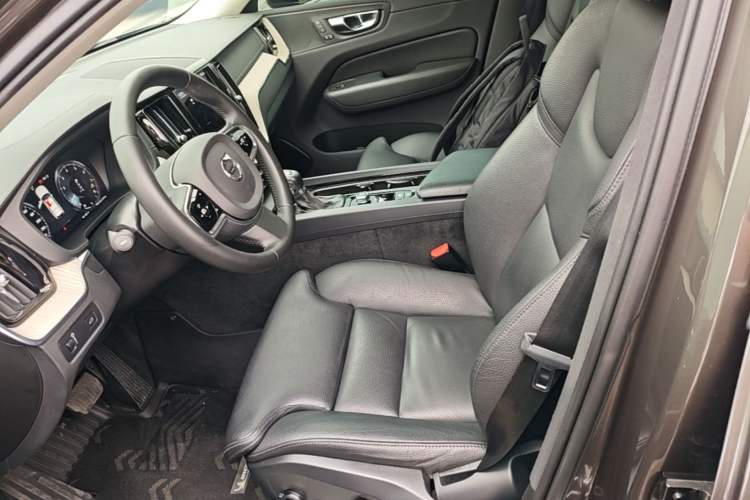 Used Volvo XC60 2021 T5 4x4 Smart Luxury Edition Left Front Seat