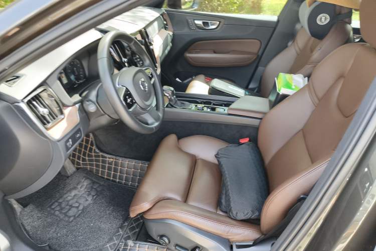 Used Volvo XC60 2021 T5 4x4 Smart Luxury Edition Left Front Seat