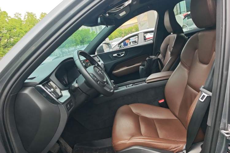 Used Volvo XC60 2021 T5 4x4 Smart Luxury Edition Left Front Seat