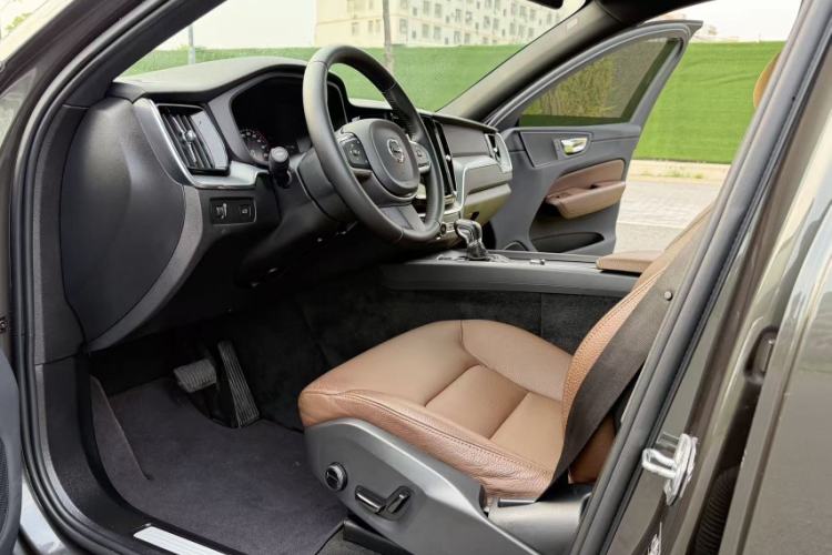 Used Volvo XC60 2021 T5 4x4 Smart Luxury Edition Left Front Seat