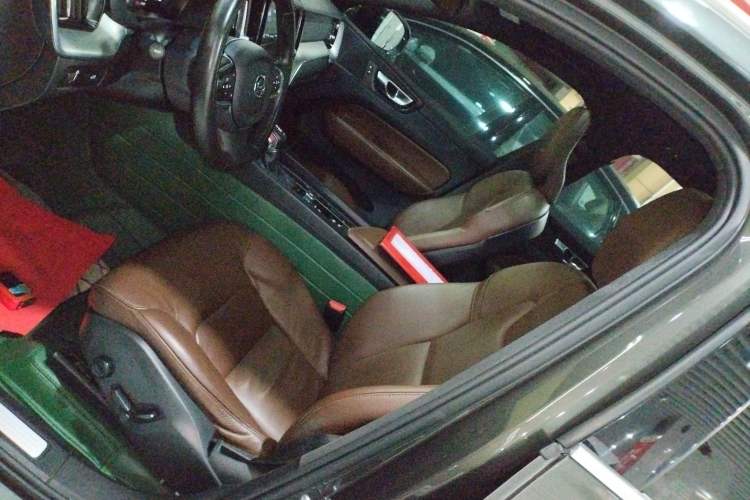 Used Volvo XC60 2021 T5 4x4 Smart Luxury Edition Left Front Seat
