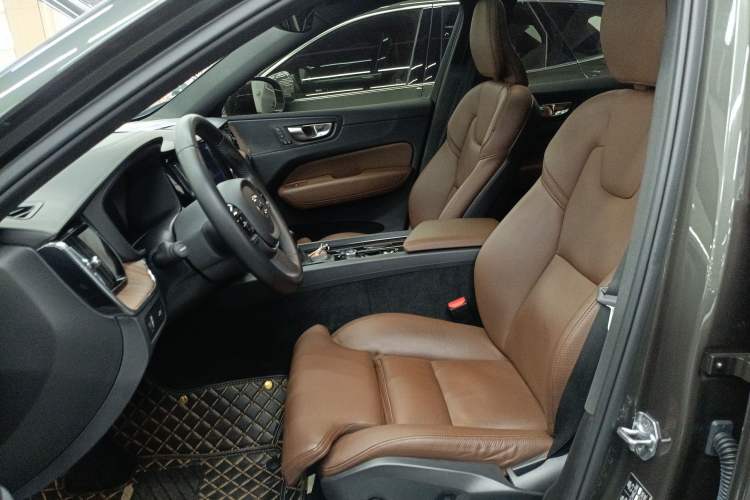 Used Volvo XC60 2021 T5 4x4 Smart Luxury Edition Left Front Seat