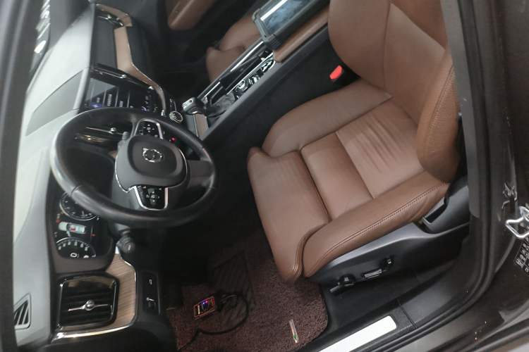 Used Volvo XC60 2021 T5 4x4 Smart Luxury Edition Left Front Seat
