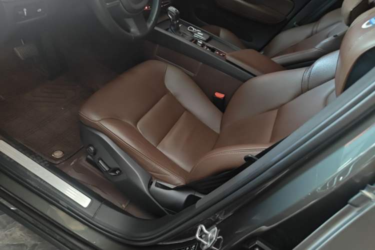 Used Volvo XC60 2021 T5 4x4 Smart Luxury Edition Left Front Seat