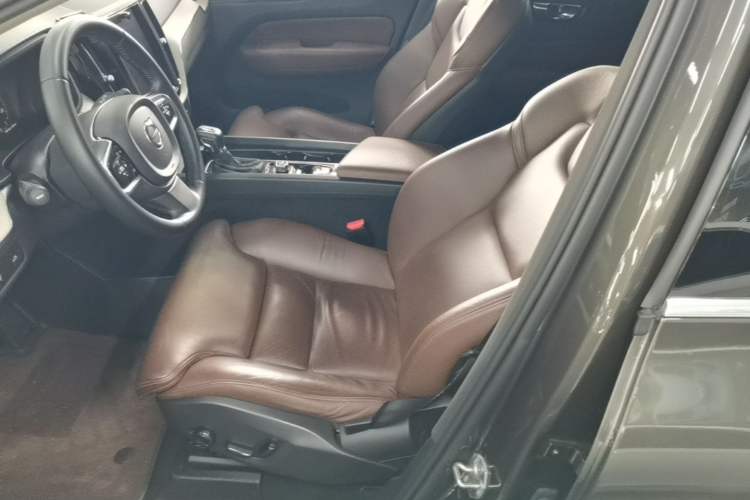 Used Volvo XC60 2021 T5 4x4 Smart Luxury Edition Left Front Seat