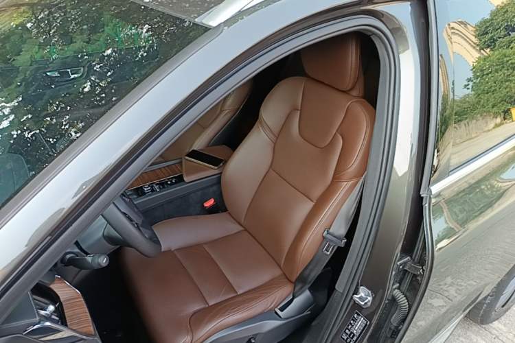 Used Volvo XC60 2021 T5 4x4 Smart Luxury Edition Left Front Seat