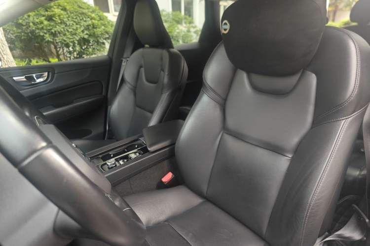 Used Volvo XC60 2021 T5 4x4 Smart Luxury Edition Left Front Seat