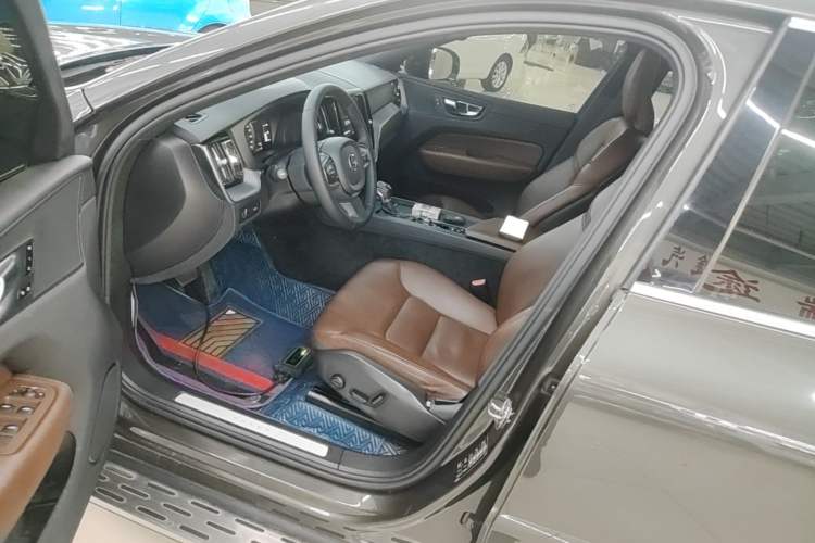 Used Volvo XC60 2021 T5 4x4 Smart Luxury Edition Left Front Seat