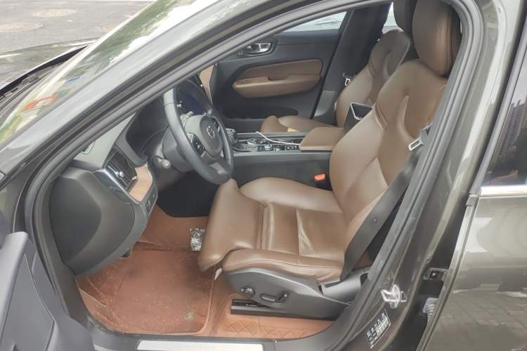 Used Volvo XC60 2021 T5 4x4 Smart Luxury Edition Left Front Seat