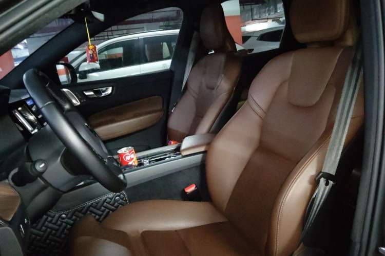 Used Volvo XC60 2021 T5 4x4 Smart Luxury Edition Left Front Seat