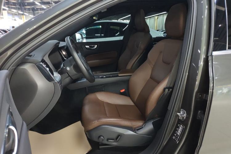 Used Volvo XC60 2021 T5 4x4 Smart Luxury Edition Left Front Seat