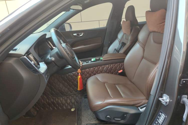 Used Volvo XC60 2021 T5 4x4 Smart Luxury Edition Left Front Seat
