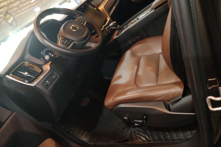 Used Volvo XC60 2021 T5 4x4 Smart Luxury Edition Left Front Seat