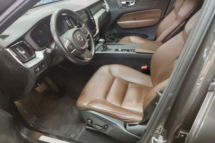 Used Volvo XC60 2021 T5 4x4 Smart Luxury Edition Left Front Seat