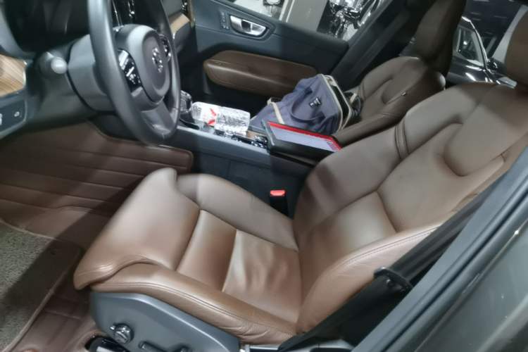 Used Volvo XC60 2021 T5 4x4 Smart Luxury Edition Left Front Seat