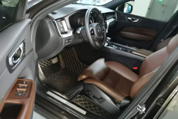 Used Volvo XC60 2021 T5 4x4 Smart Luxury Edition Left Front Seat