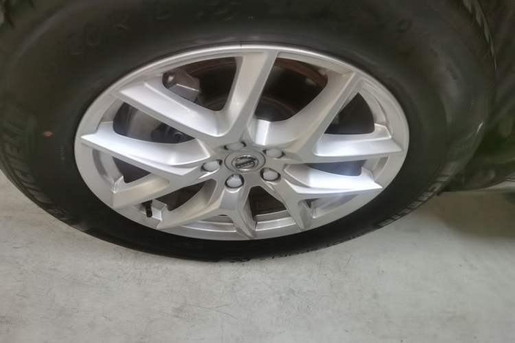 Used Volvo XC60 2021 T5 4x4 Smart Luxury Edition Left Front Wheel Hub