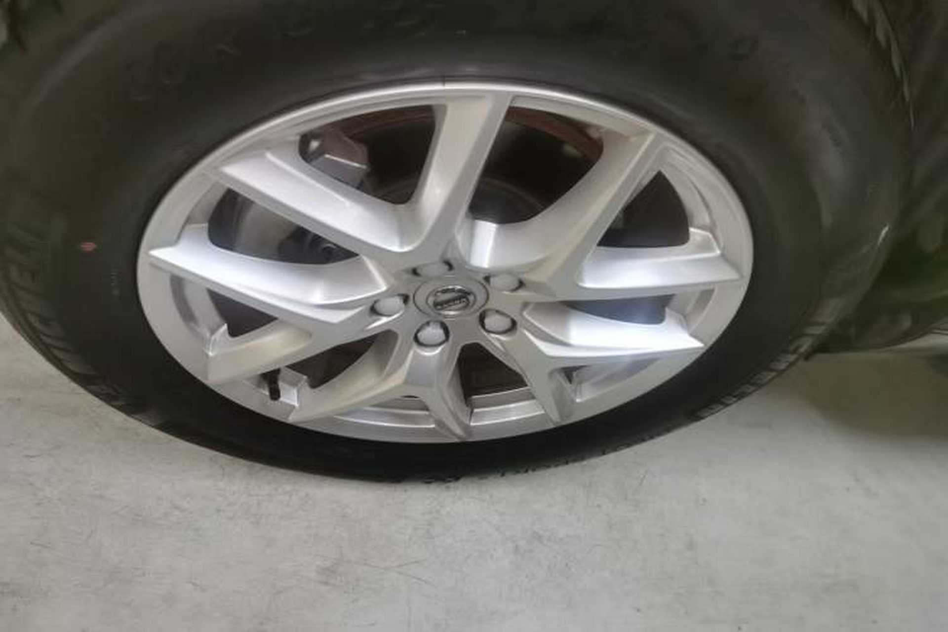 Used Volvo XC60 2021 T5 4x4 Smart Luxury Edition Left Front Wheel Hub
