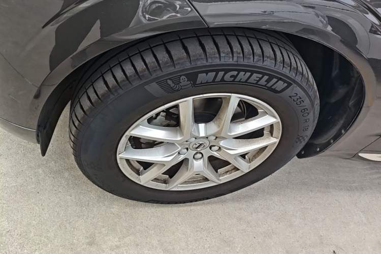 Used Volvo XC60 2021 T5 4x4 Smart Luxury Edition Left Front Wheel Hub